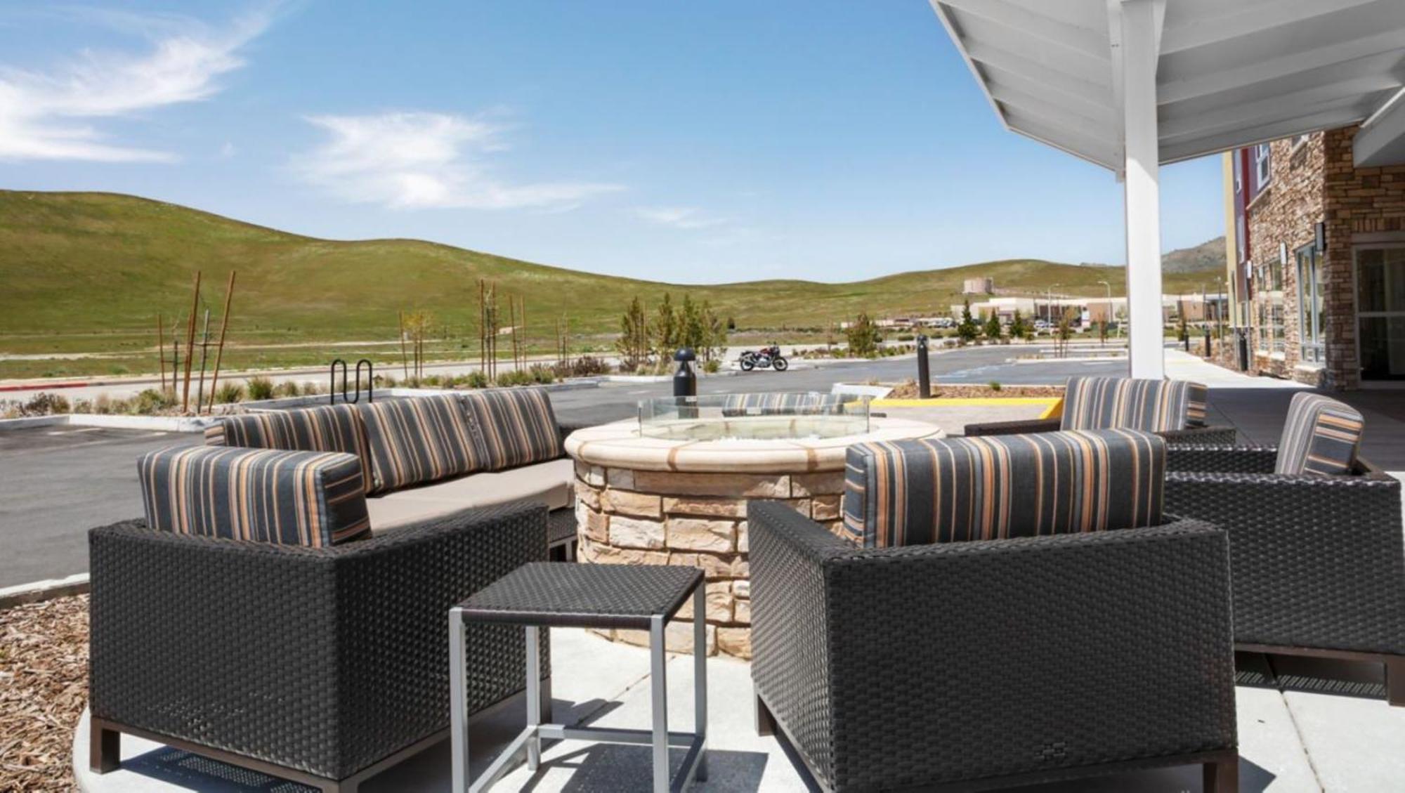 Towneplace Suites By Marriott Tehachapi Bagian luar foto