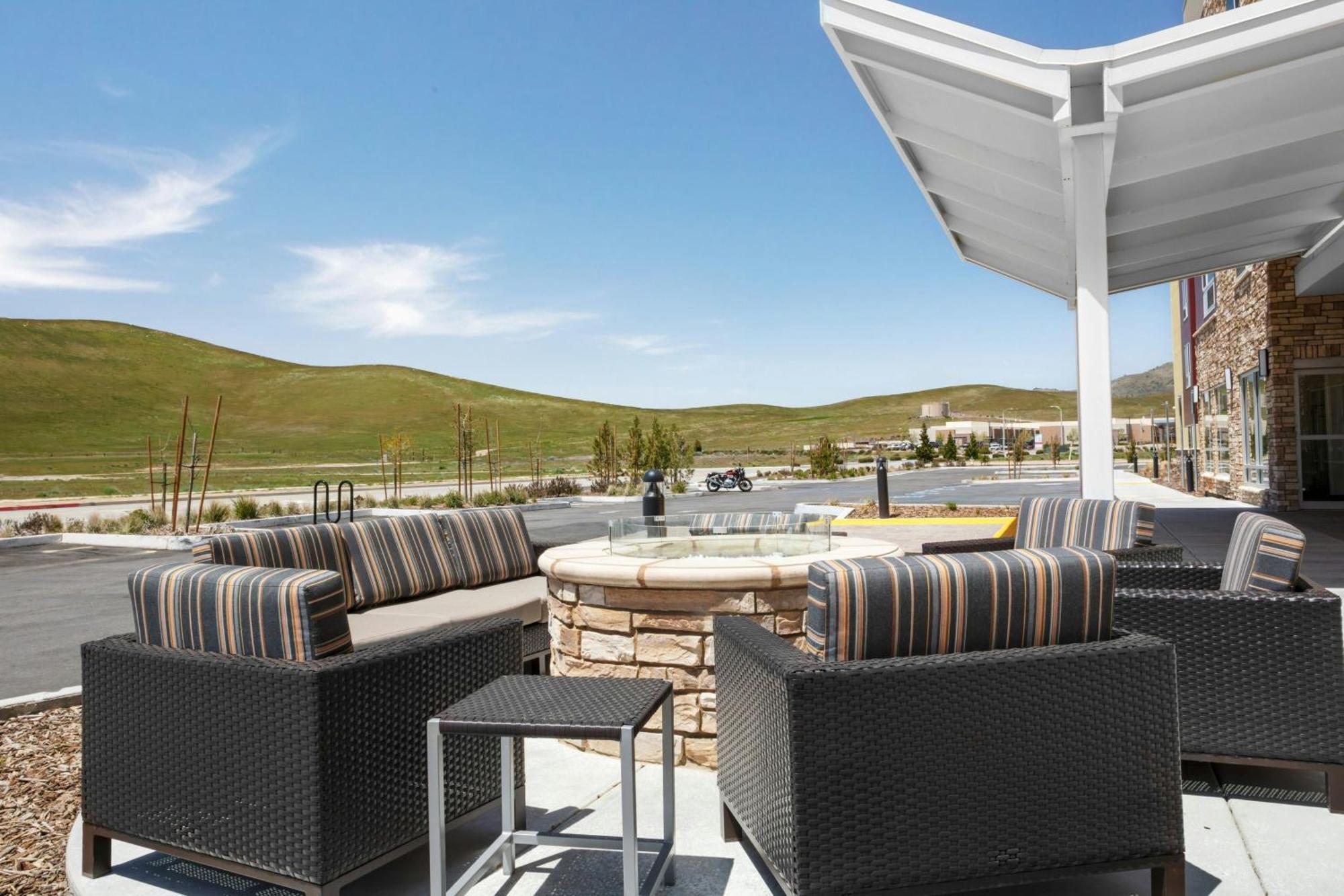 Towneplace Suites By Marriott Tehachapi Bagian luar foto